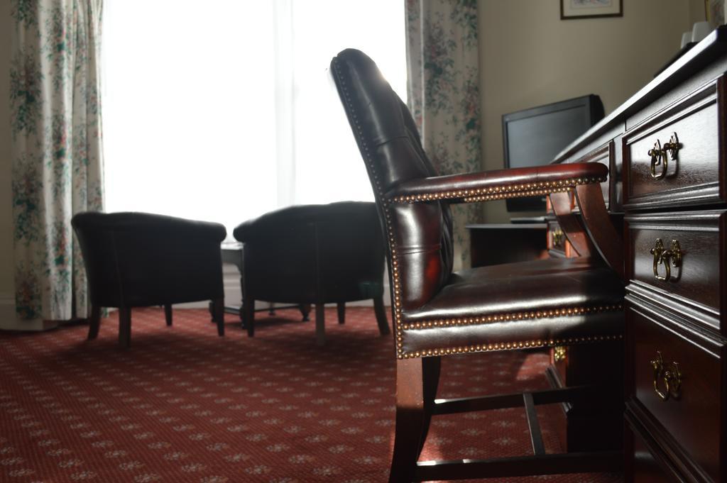 Belle Vue Royal Hotel Aberystwyth Room photo